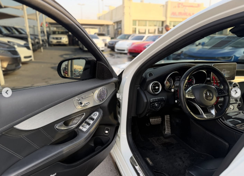 2017 Mercedes-AMG C63S 4.0 Liter V8 twin-turbocharged Engine White Black Sedan