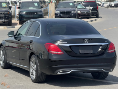 2013 Mercedes-Benz C250 1.8-liter turbocharged 4-cylinder Petrol Engine Black Sedan