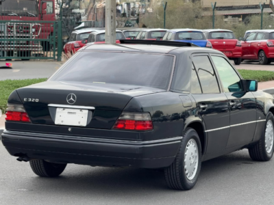 1995 Mercedes-Benz E320 3.2 liters 6 cylinders Petrol Engine Black Grey Sedan Clean Title