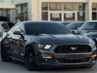 2017 Ford Mustang GT 5.0 Liters V8 Petrol Engine Black Fastback Coupe RWD