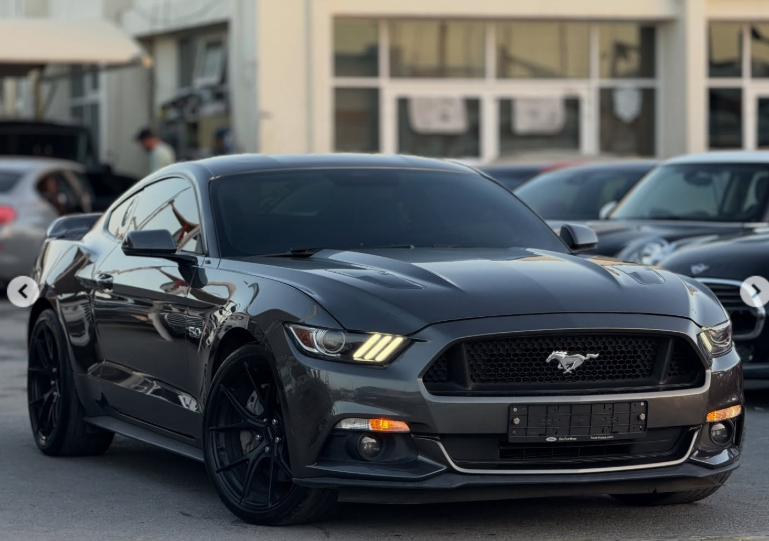 2017 Ford Mustang GT 5.0 Liters V8 Petrol Engine Black Fastback Coupe RWD