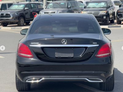 2013 Mercedes-Benz C250 1.8-liter turbocharged 4-cylinder Petrol Engine Black Sedan