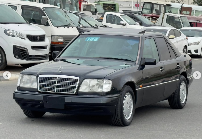 1995 Mercedes-Benz E320 3.2 liters 6 cylinders Petrol Engine Black Grey Sedan Clean Title