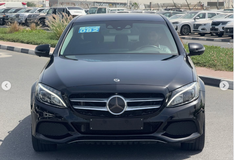 2013 Mercedes-Benz C250 1.8-liter turbocharged 4-cylinder Petrol Engine Black Sedan