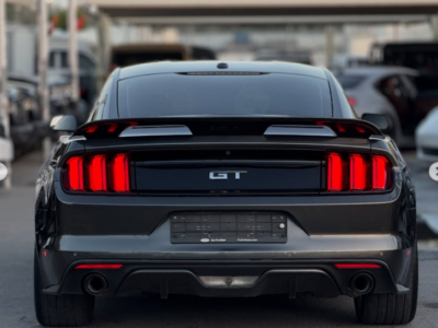 2017 Ford Mustang GT 5.0 Liters V8 Petrol Engine Black Fastback Coupe RWD