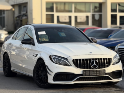 2017 Mercedes-AMG C63S 4.0 Liter V8 twin-turbocharged Engine White Black Sedan