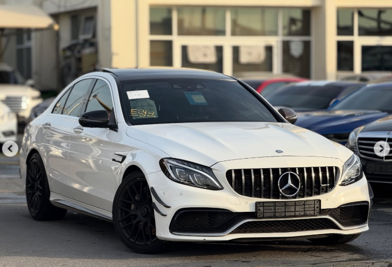 2017 Mercedes-AMG C63S 4.0 Liter V8 twin-turbocharged Engine White Black Sedan