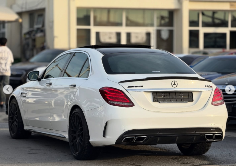 2017 Mercedes-AMG C63S 4.0 Liter V8 twin-turbocharged Engine White Black Sedan