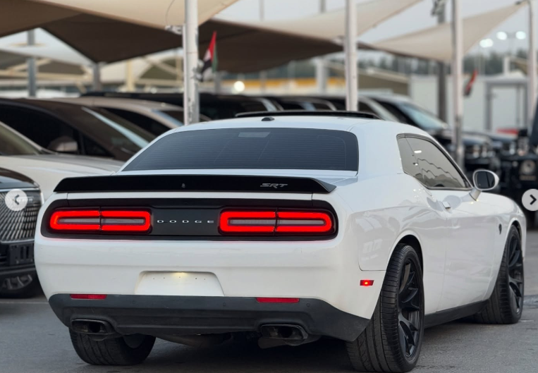 2016 Dodge Challenger SRT Hellcat 6.2 Liter V8 Supercharged HEMI White Red Coupe GCC