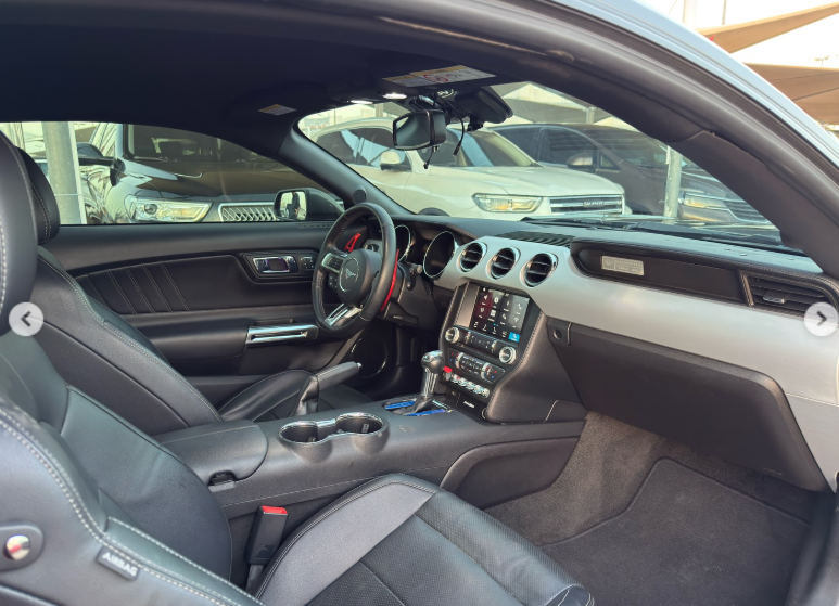 2017 Ford Mustang GT 5.0 Liters V8 Petrol Engine Black Fastback Coupe RWD