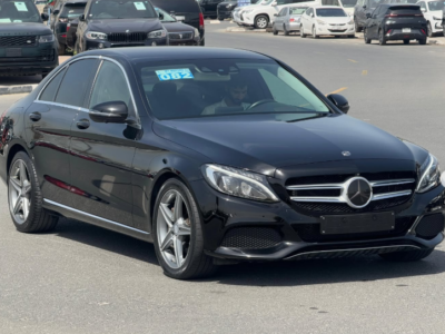 2013 Mercedes-Benz C250 1.8-liter turbocharged 4-cylinder Petrol Engine Black Sedan