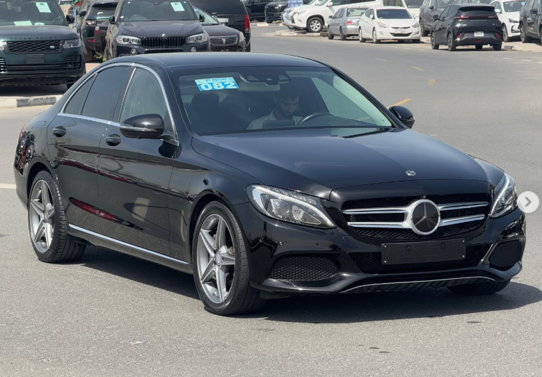 2013 Mercedes-Benz C250 1.8-liter turbocharged 4-cylinder Petrol Engine Black Sedan
