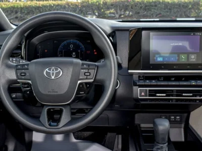 2025 Toyota Camry 2.5L In-line 4-cylinder Petrol Engine Black Beige Sedan GCC Specs