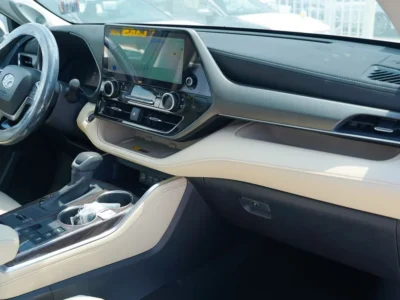 2025 Toyota Highlander 2.5-liter 4-cylinder Hybrid Engine White Beige SUV GCC Specs