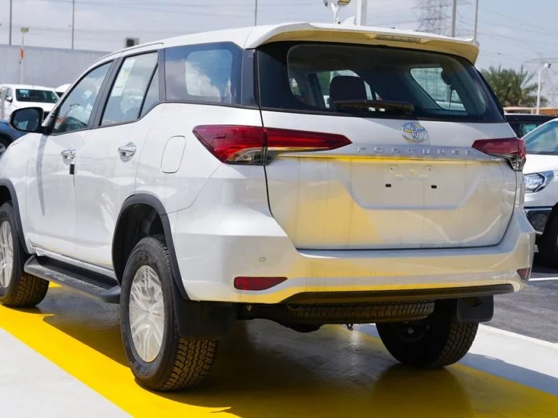 2026 Toyota Fortuner 2.7 Litres 4-cylinder Engine Petrol White Tan SUV GCC Specs