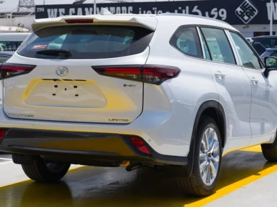 2025 Toyota Highlander 2.5-liter 4-cylinder Hybrid Engine White Beige SUV GCC Specs