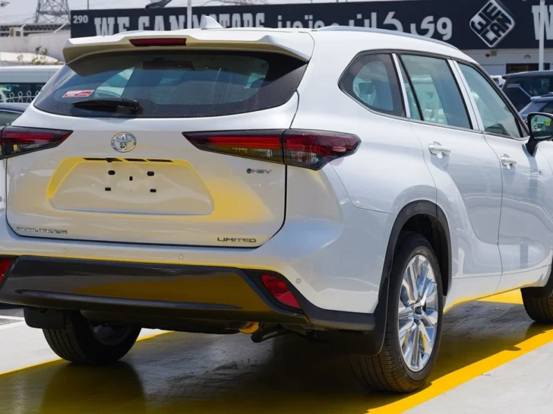 2025 Toyota Highlander 2.5-liter 4-cylinder Hybrid Engine White Beige SUV GCC Specs