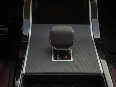 2024 Land Rover Range Rover Evoque P250 Dynamic SE 2.0 L 4 Cylinders Silver Maroon SUV