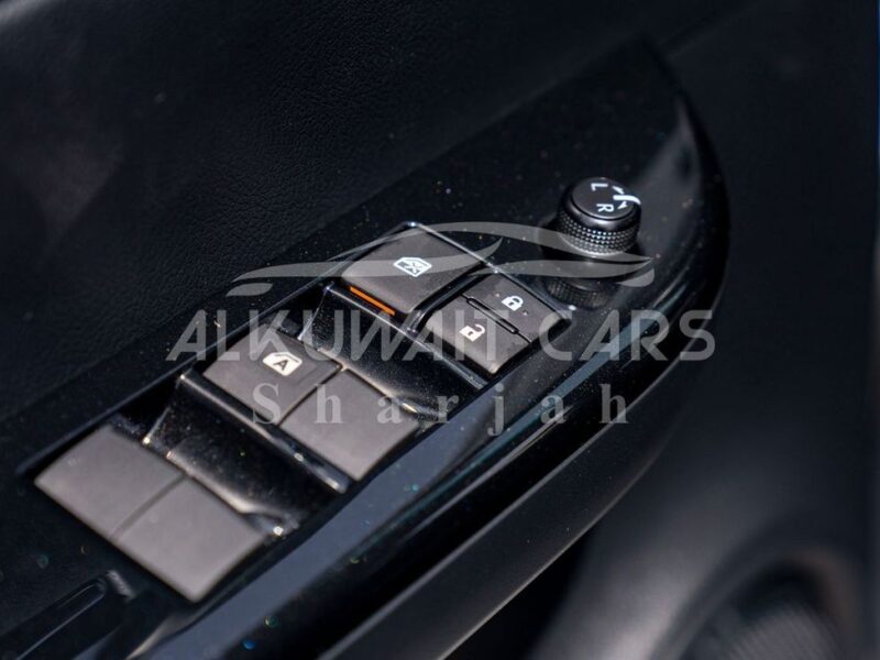 2023 Toyota Hilux Double Cab 2.7 Liters 4 Cylinders Petrol Engine White Red Pickup Truck Manual