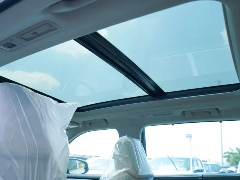 2025 Toyota Highlander 2.5-liter 4-cylinder Hybrid Engine White Beige SUV GCC Specs