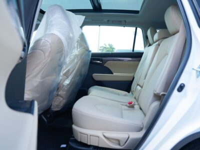 2025 Toyota Highlander 2.5-liter 4-cylinder Hybrid Engine White Beige SUV GCC Specs