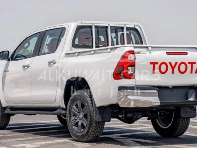 2023 Toyota Hilux Double Cab 2.7 Liters 4 Cylinders Petrol Engine White Red Pickup Truck Manual