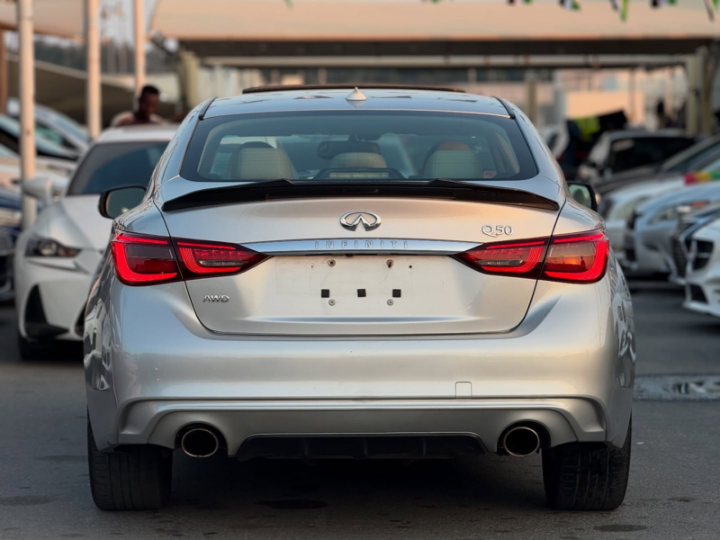 2018 Infiniti Q50 3.0 Liters Twin-Turbo V6 Petrol Engine Silver Beige Luxury Sedan