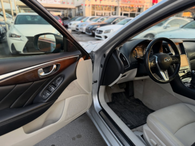 2018 Infiniti Q50 3.0 Liters Twin-Turbo V6 Petrol Engine Silver Beige Luxury Sedan