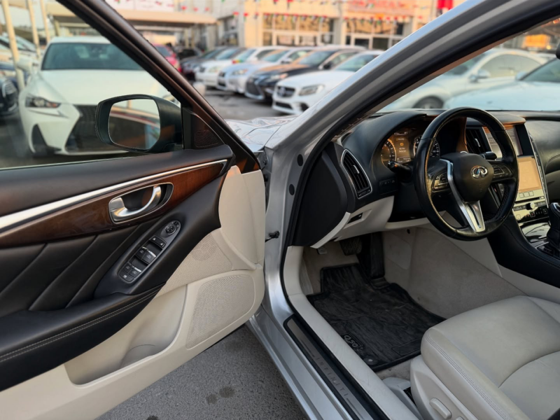 2018 Infiniti Q50 3.0 Liters Twin-Turbo V6 Petrol Engine Silver Beige Luxury Sedan