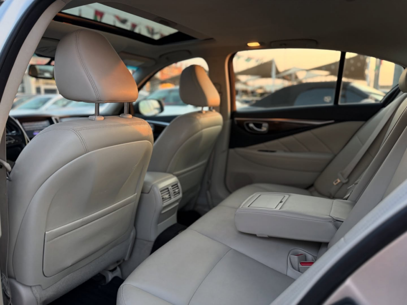 2018 Infiniti Q50 3.0 Liters Twin-Turbo V6 Petrol Engine Silver Beige Luxury Sedan