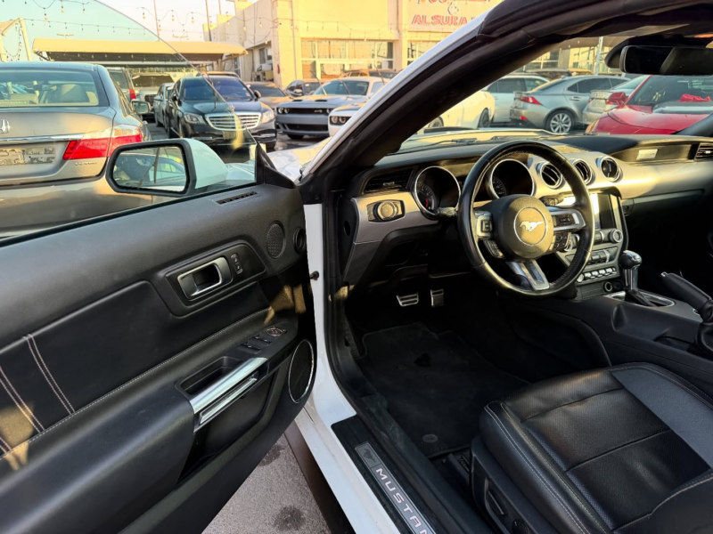 2022 Ford Mustang EcoBoost 2.3 Liters 4-cylinder Petrol Engine White Black Convertible