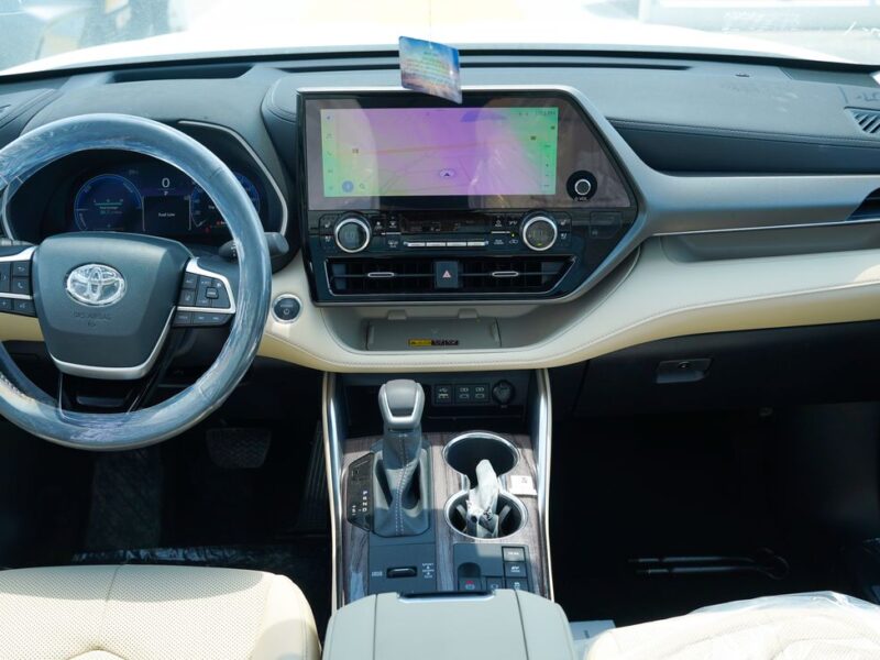 2025 Toyota Highlander 2.5-liter 4-cylinder Hybrid Engine White Beige SUV GCC Specs