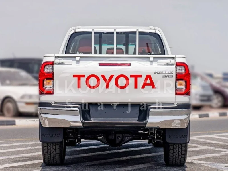 2023 Toyota Hilux Double Cab 2.7 Liters 4 Cylinders Petrol Engine White Red Pickup Truck Manual
