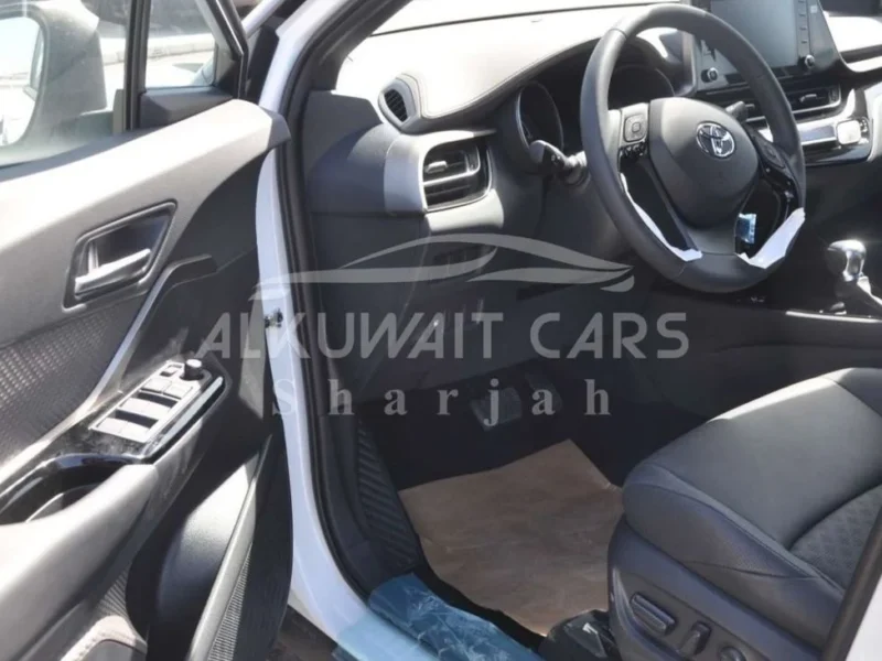 2023 Toyota C-HR 1.8 Litres HEV 4 Cylinders Engine White Black SUV Automatic