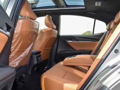 2025 Toyota Camry Grande 2.5L In-line 4-cylinder Petrol Engine Grey Tan Sedan GCC Specs