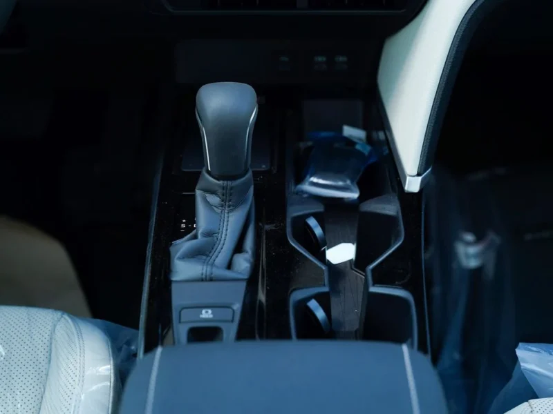 2026 Toyota Camry GLE 2.5-liter 4-cylinder Petrol Engine Black Beige Sedan GCC Specs