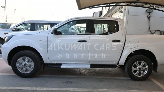 2023 Nissan Navara 2.5 Petrol LE 4x4 MT DC Plus 2.5L 4-cylinder petrol Engine White Black