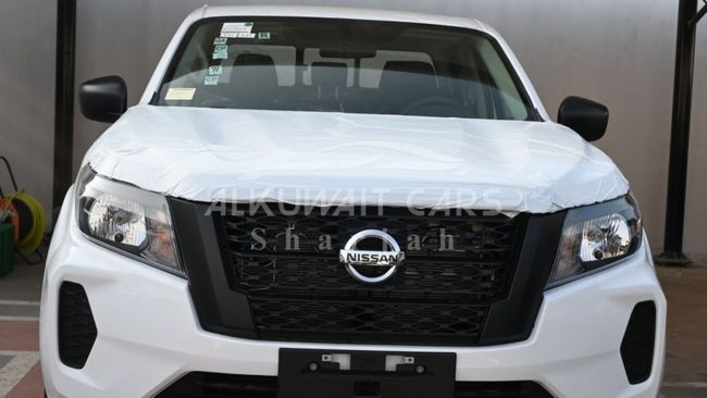 2023 Nissan Navara 2.5 Petrol LE 4x4 MT DC Plus 2.5L 4-cylinder petrol Engine White Black