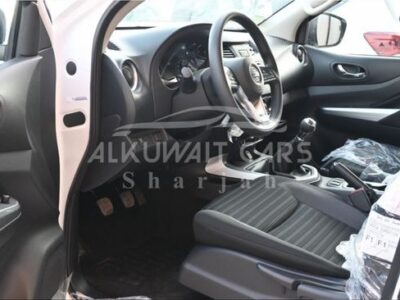 2023 Nissan Navara 2.5 Petrol LE 4x4 MT DC Plus 2.5L 4-cylinder petrol Engine White Black