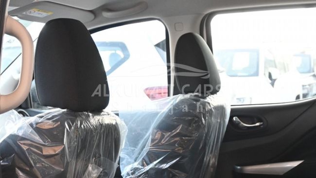 2023 Nissan Navara 2.5 Petrol LE 4x4 MT DC Plus 2.5L 4-cylinder petrol Engine White Black