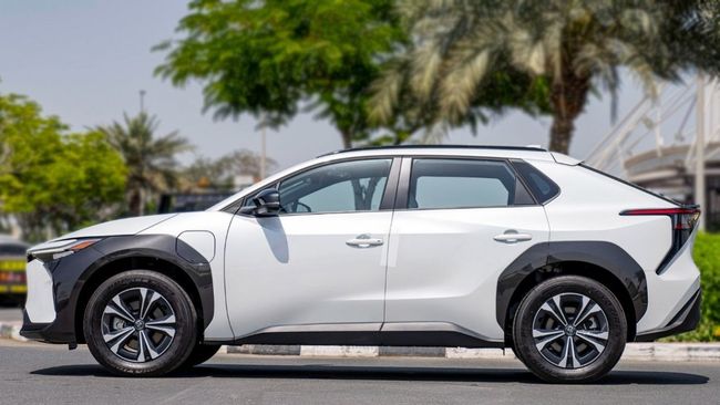 2023 Toyota bZ4X Electric Vehicle X-MODE 4WD PRO White Beige SUV 4WD