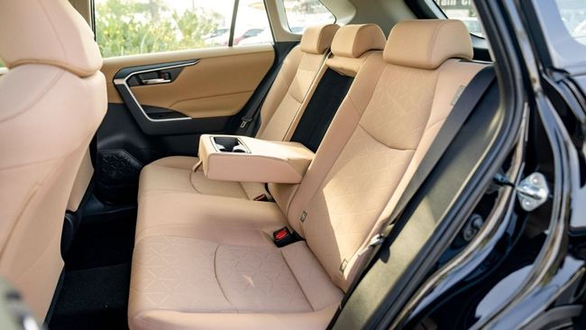 2024 Toyota RAV4 2.5 Litres 4 Cylinder Hybrid Engine Black Beige SUV Automatic