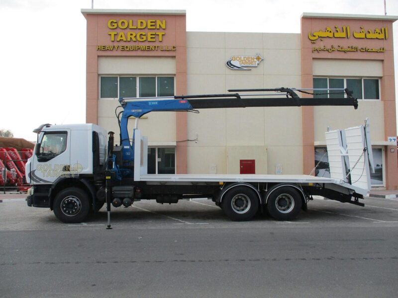 Renault KERAX 380 6x4 BONFIGLIOLI P15000M3 Crane 6 Cylinders Emgine White 2011