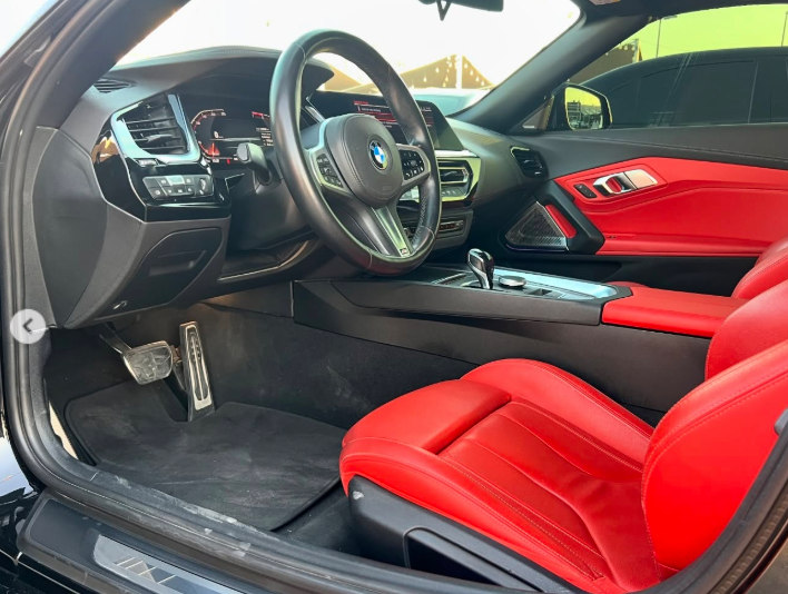 2019 BMW Z4 sDrive20i 2.0-liter turbocharged 4-cylinder Petrol Engine Blue Red Convertible