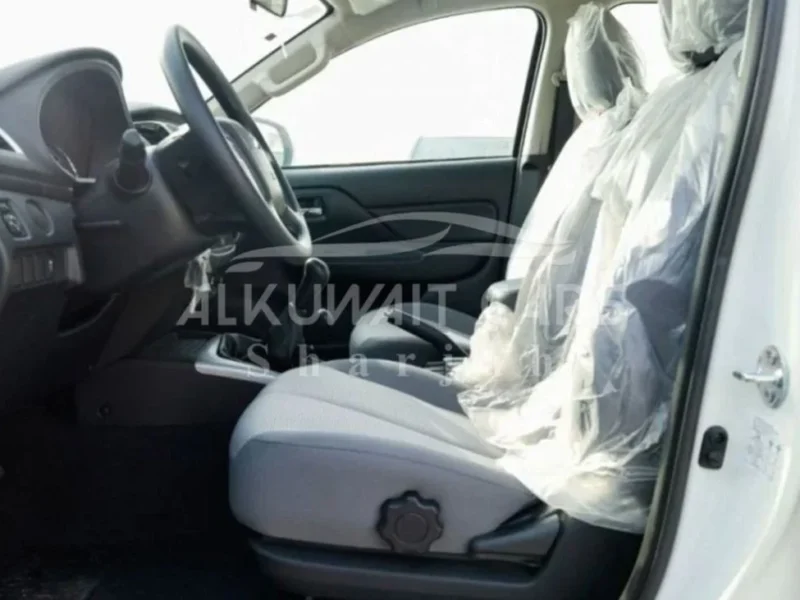 2023 Mitsubishi L200 2.4 Litres 4-Cylinder Diesel Engine White Grey Pickup Truck Manual