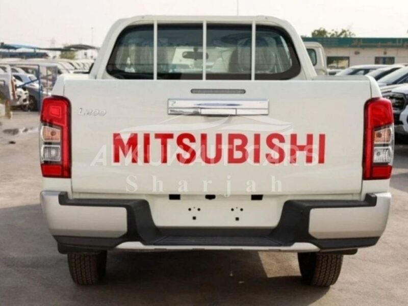 2023 Mitsubishi L200 2.4 Litres 4-Cylinder Diesel Engine White Grey Pickup Truck Manual