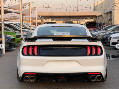 2016 Ford Mustang GT 5.0 Litres V8 Petrol Engine White Red Coupe RWD Automatic