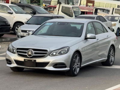 2014 Mercedes-Benz E400 3.5 Liters V6 Hybrid Engine Silver Black Luxury Sedan Automatic RWD
