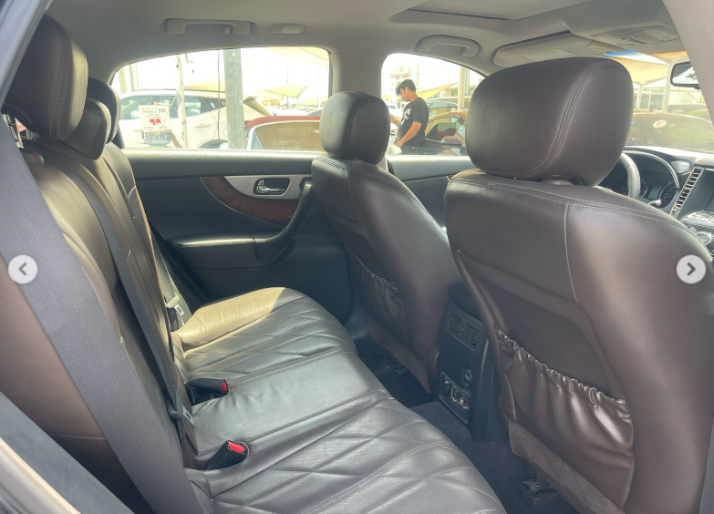 2014 Infiniti QX70 3.7 Litres V6 Petrol Engine Black Brown Luxury SUV Automatic GCC Specs