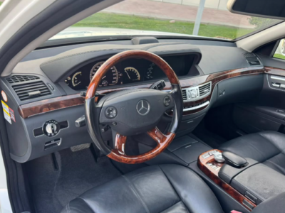 2007 Mercedes-Benz S 550 5.5-liter V8 Petrol Engine Wite Black Luxury Sedan Automatic